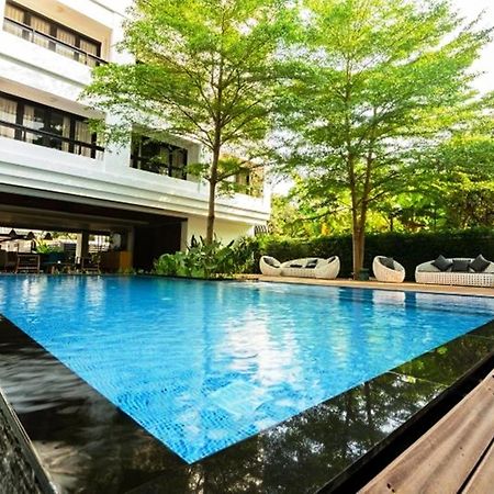 Uma Residence Bangkok Bagian luar foto