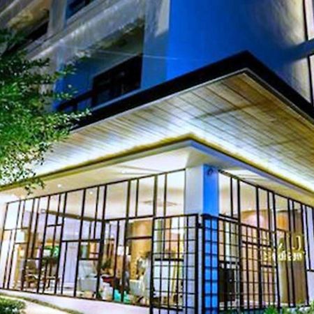 Uma Residence Bangkok Bagian luar foto