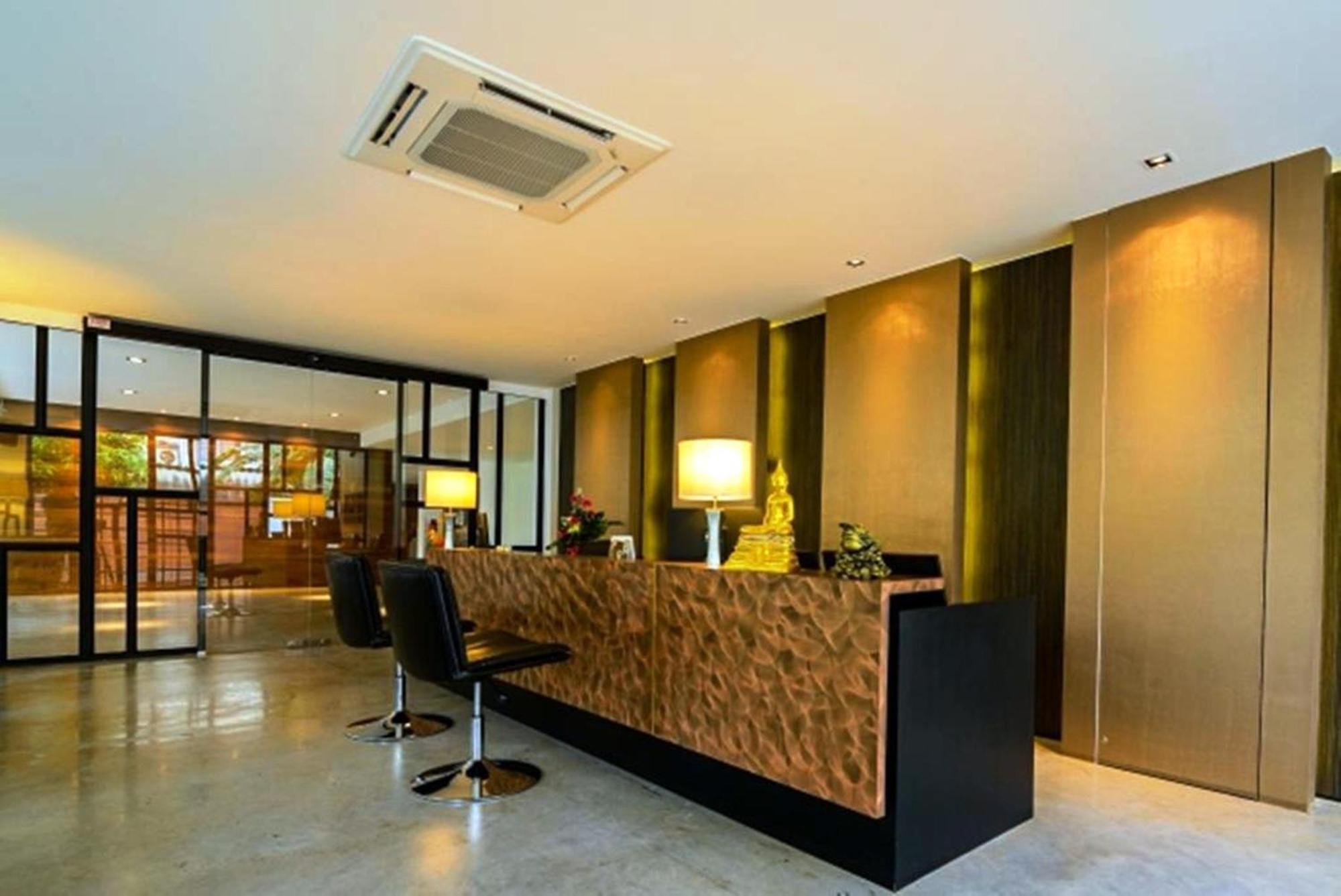 Uma Residence Bangkok Bagian luar foto