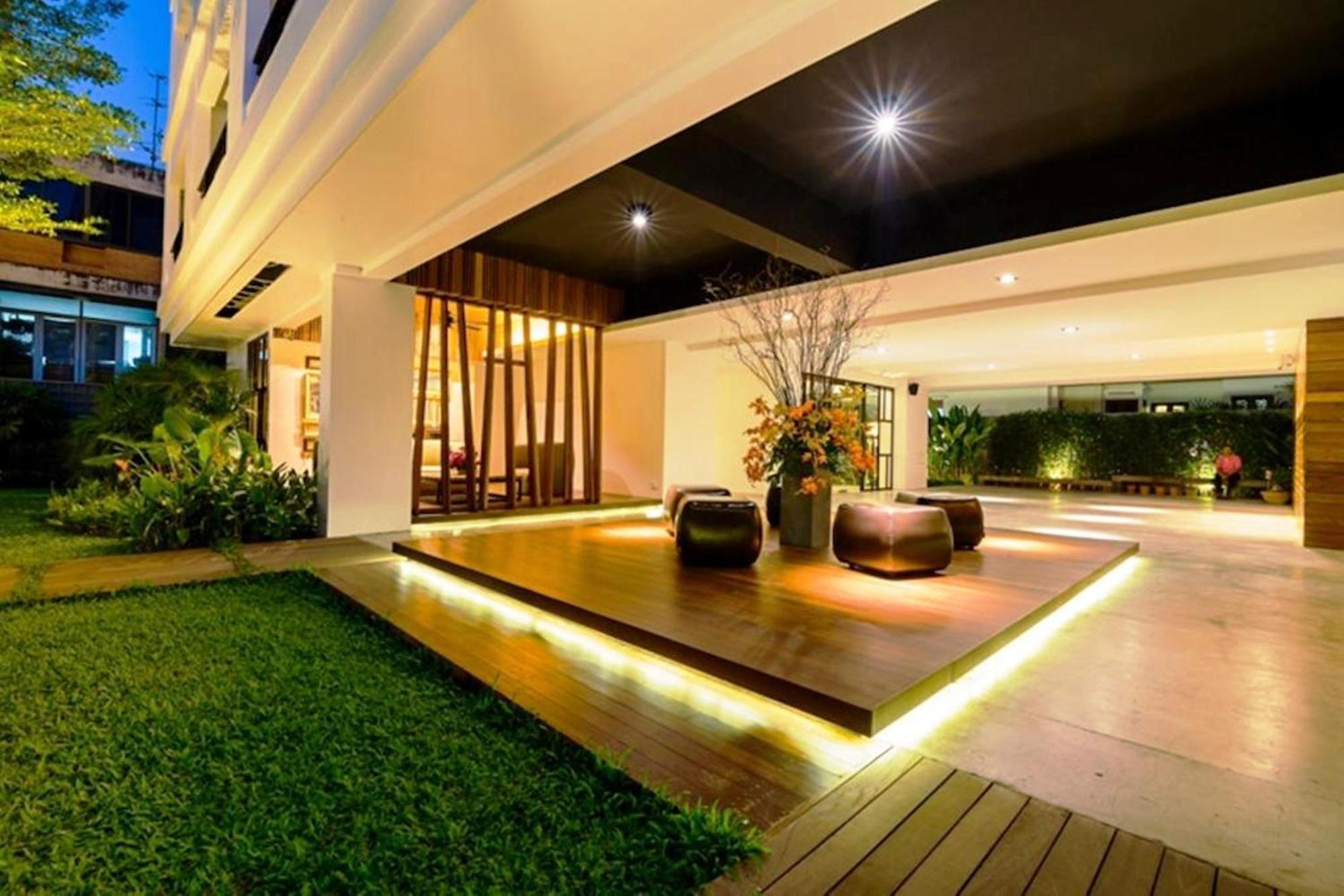 Uma Residence Bangkok Bagian luar foto