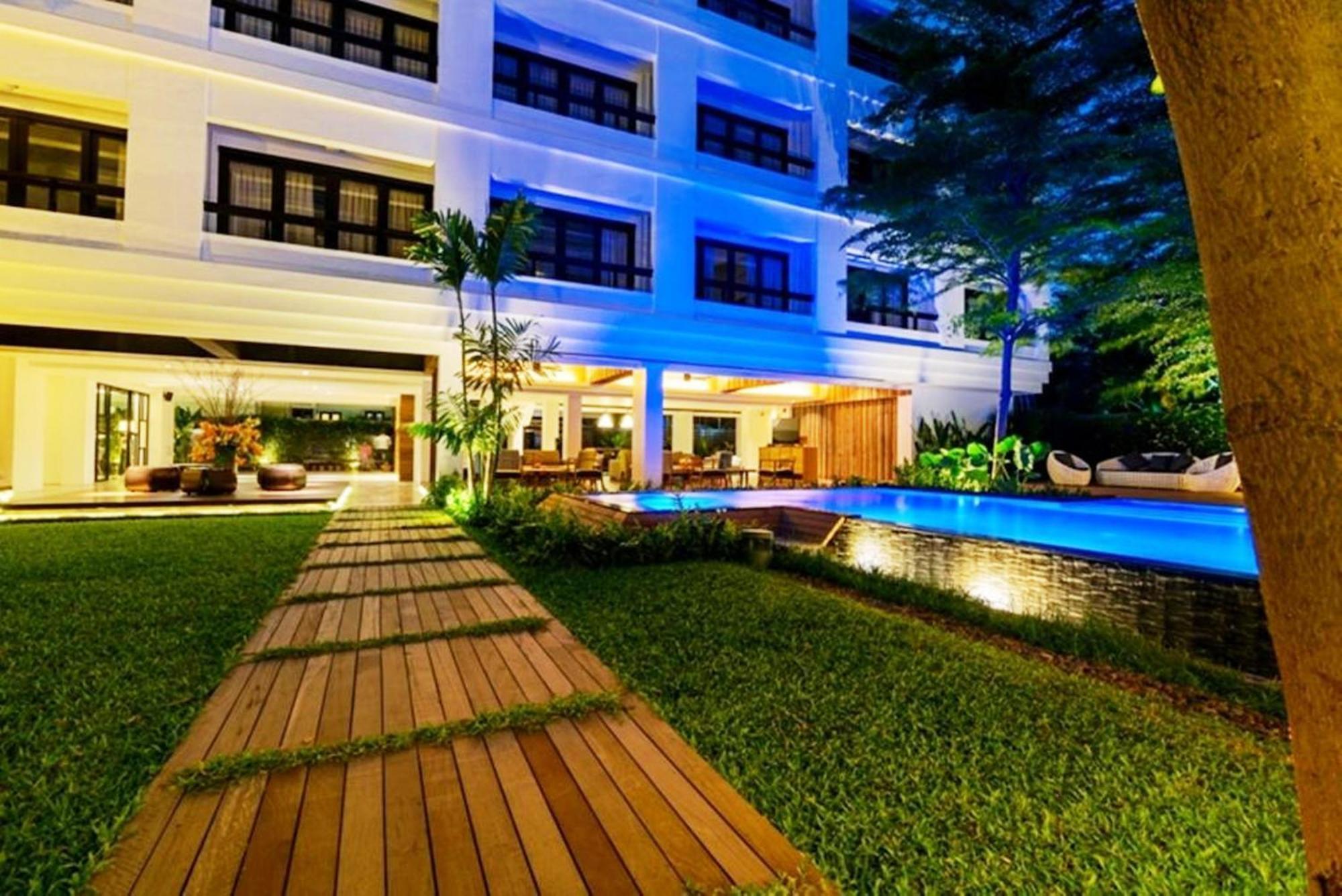 Uma Residence Bangkok Bagian luar foto