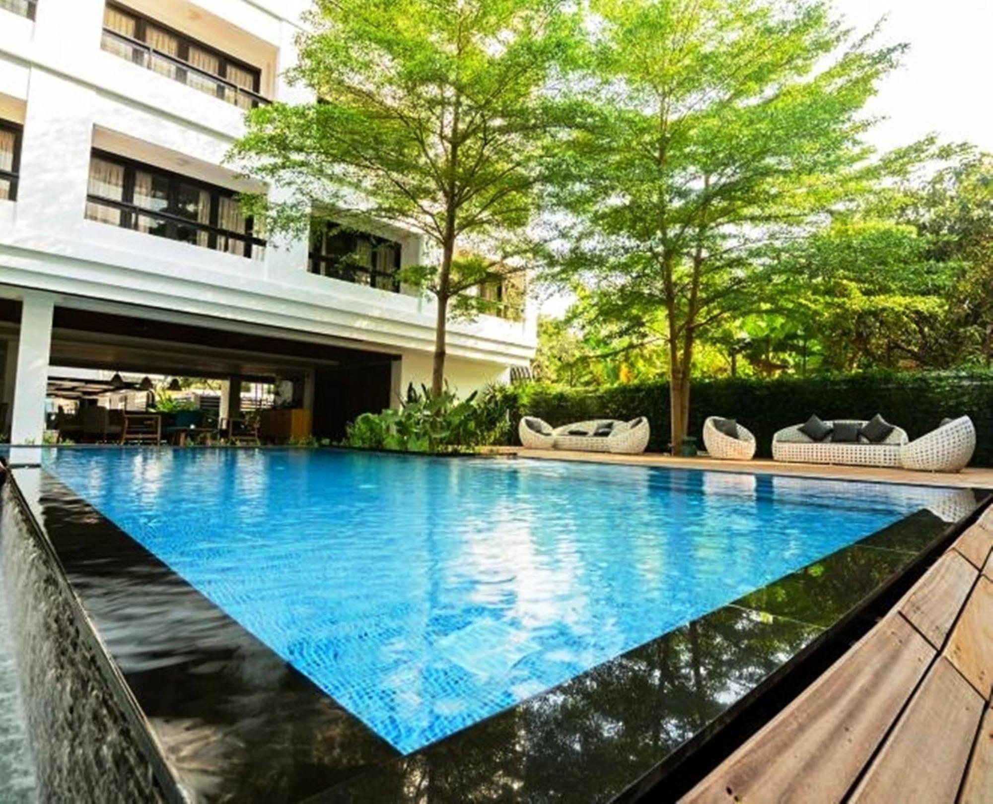 Uma Residence Bangkok Bagian luar foto