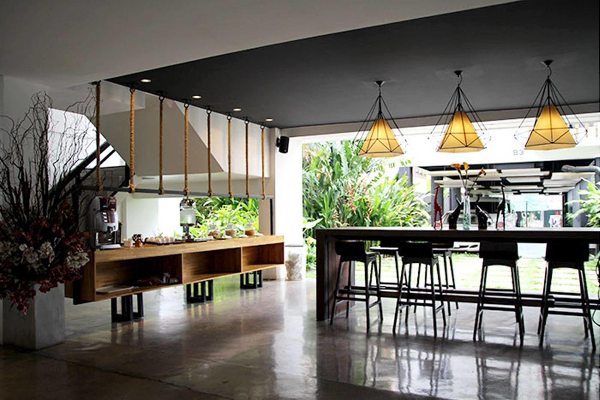 Uma Residence Bangkok Bagian luar foto