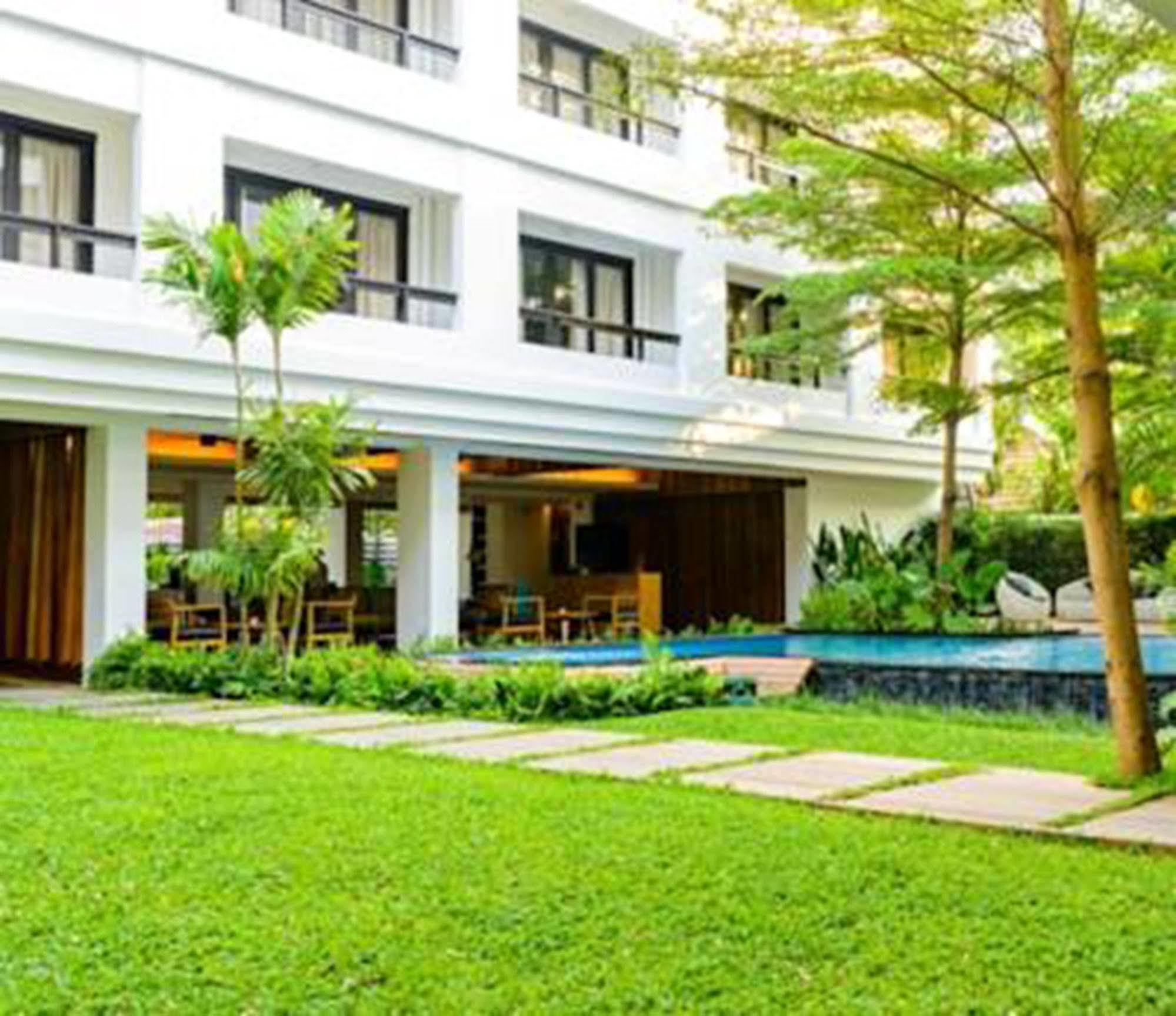 Uma Residence Bangkok Bagian luar foto