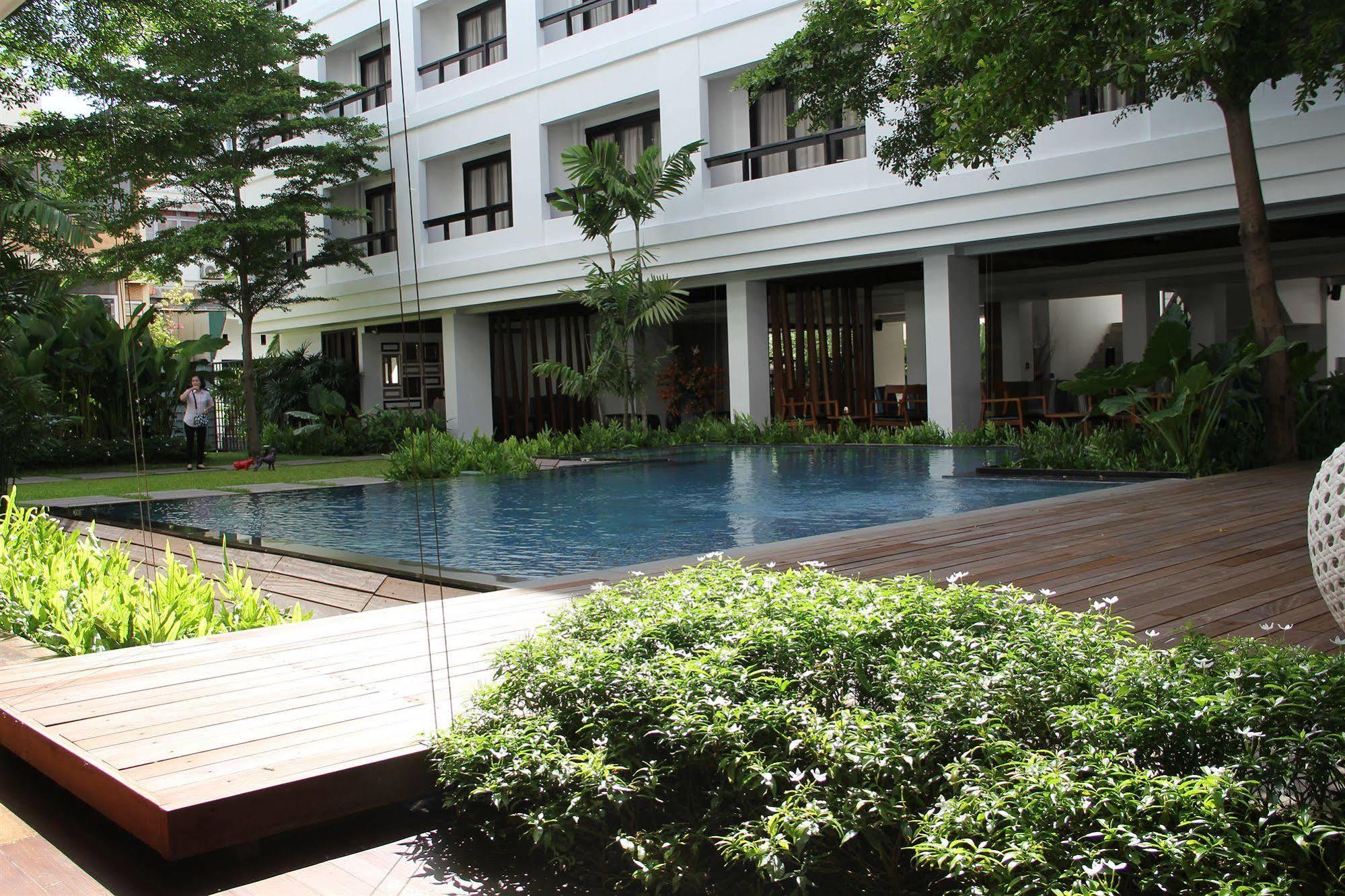 Uma Residence Bangkok Bagian luar foto