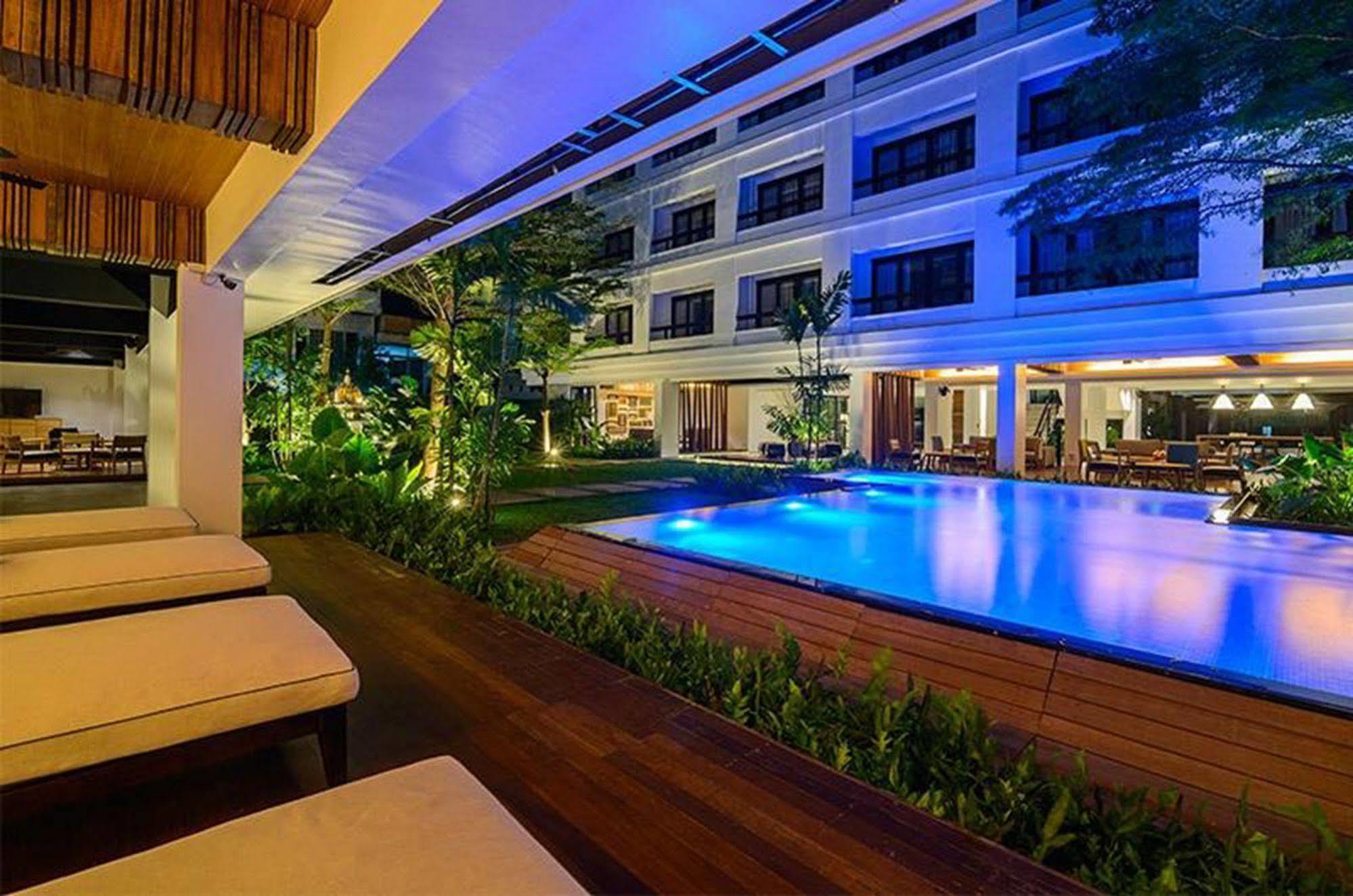 Uma Residence Bangkok Bagian luar foto