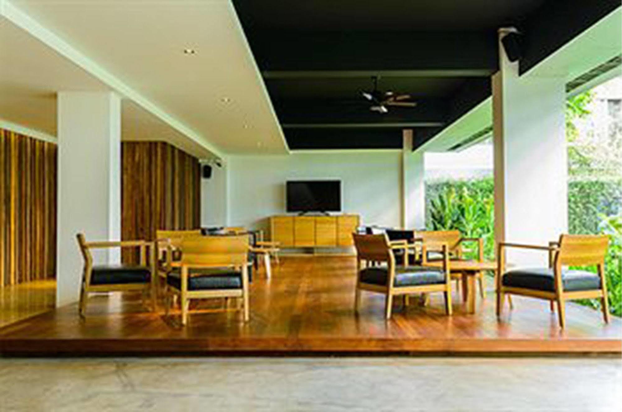 Uma Residence Bangkok Bagian luar foto