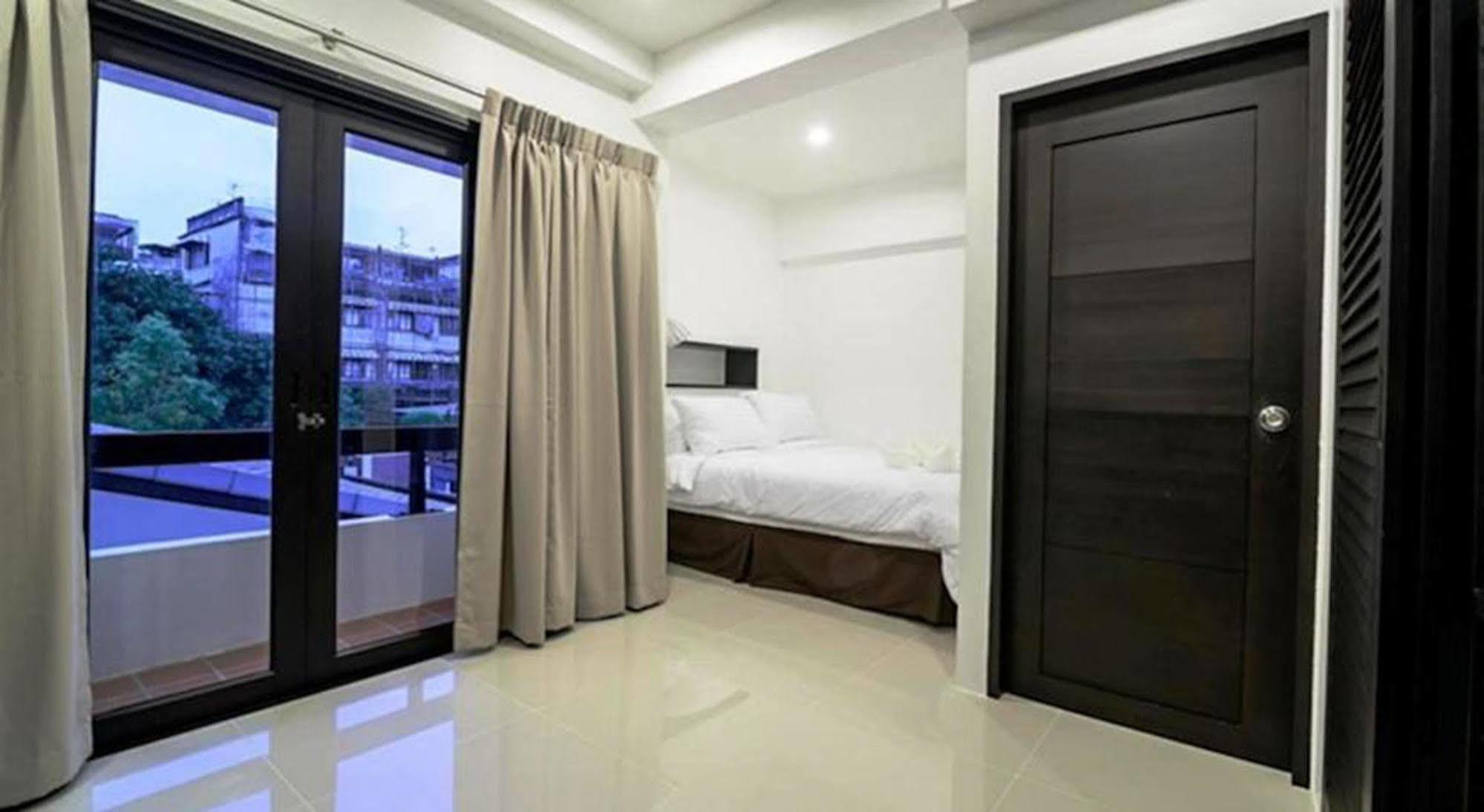 Uma Residence Bangkok Bagian luar foto