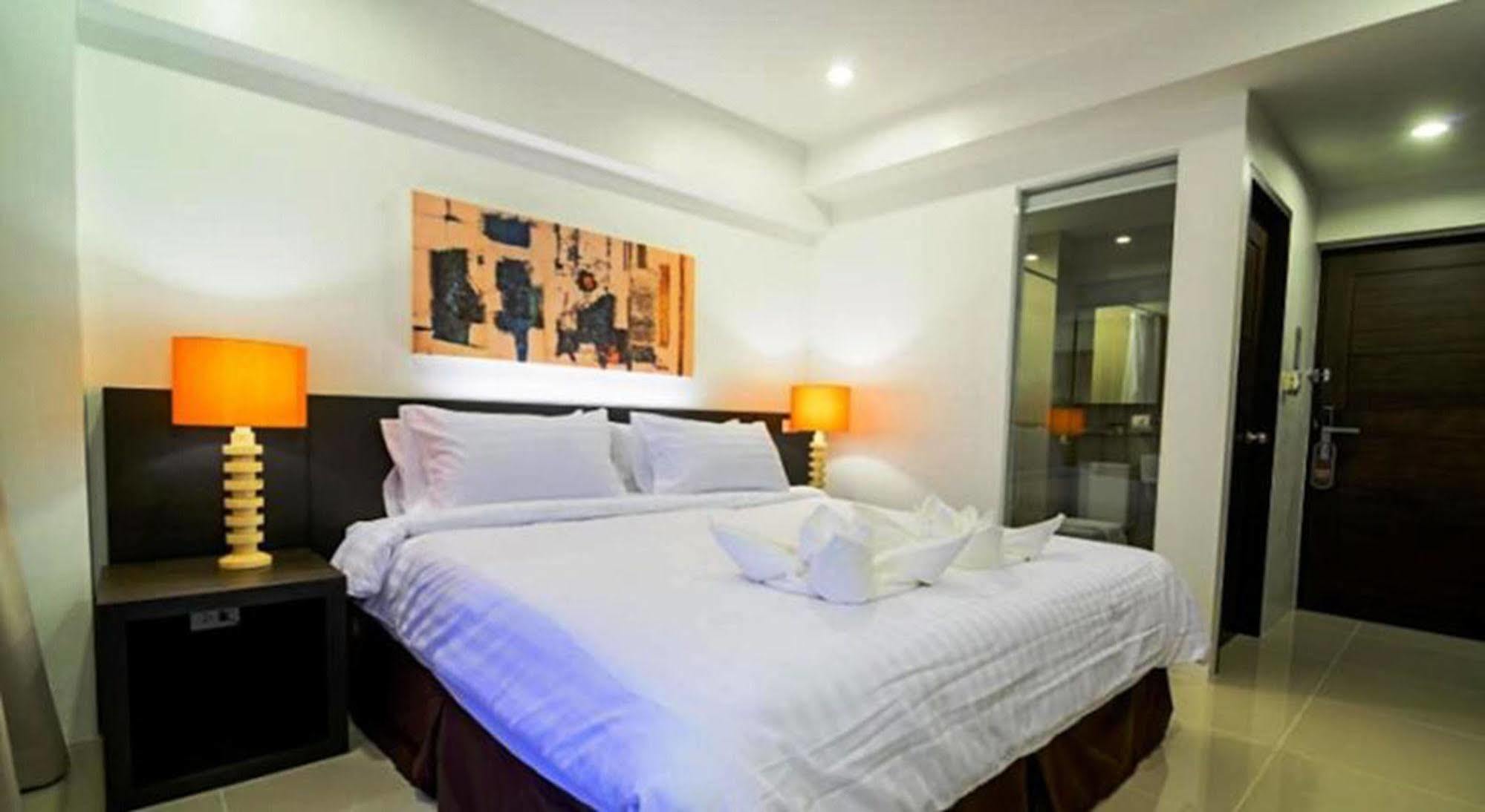 Uma Residence Bangkok Bagian luar foto