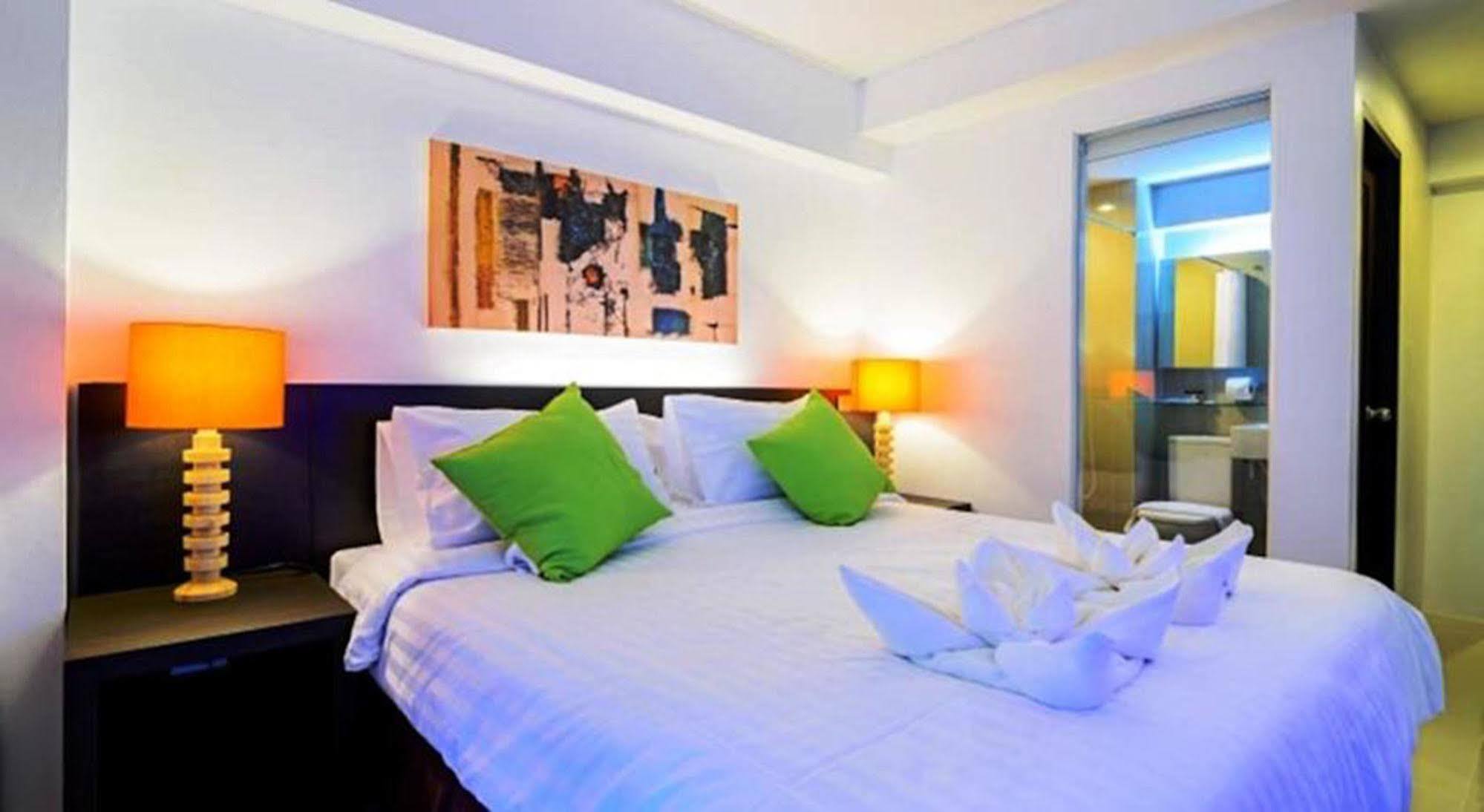 Uma Residence Bangkok Bagian luar foto