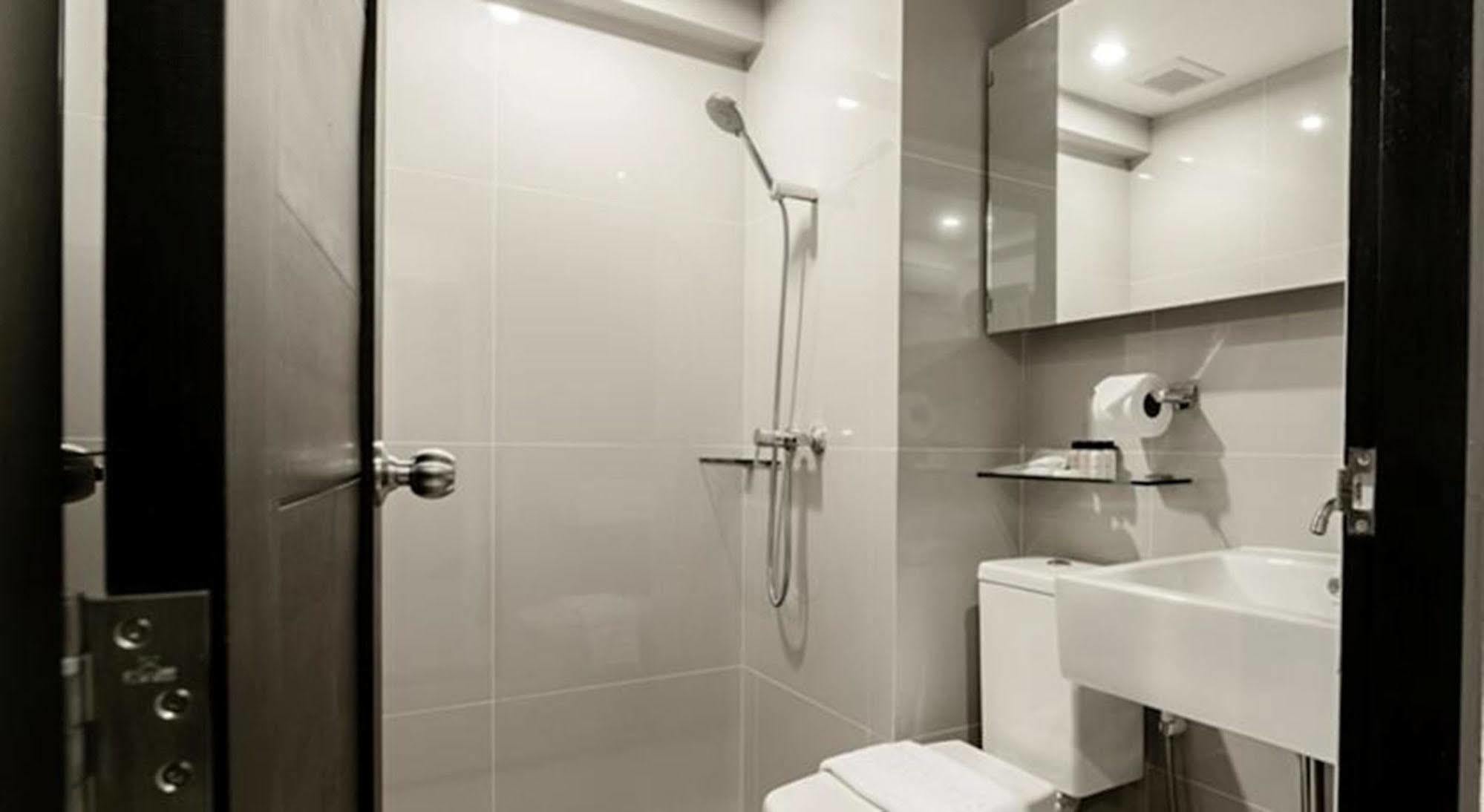 Uma Residence Bangkok Bagian luar foto
